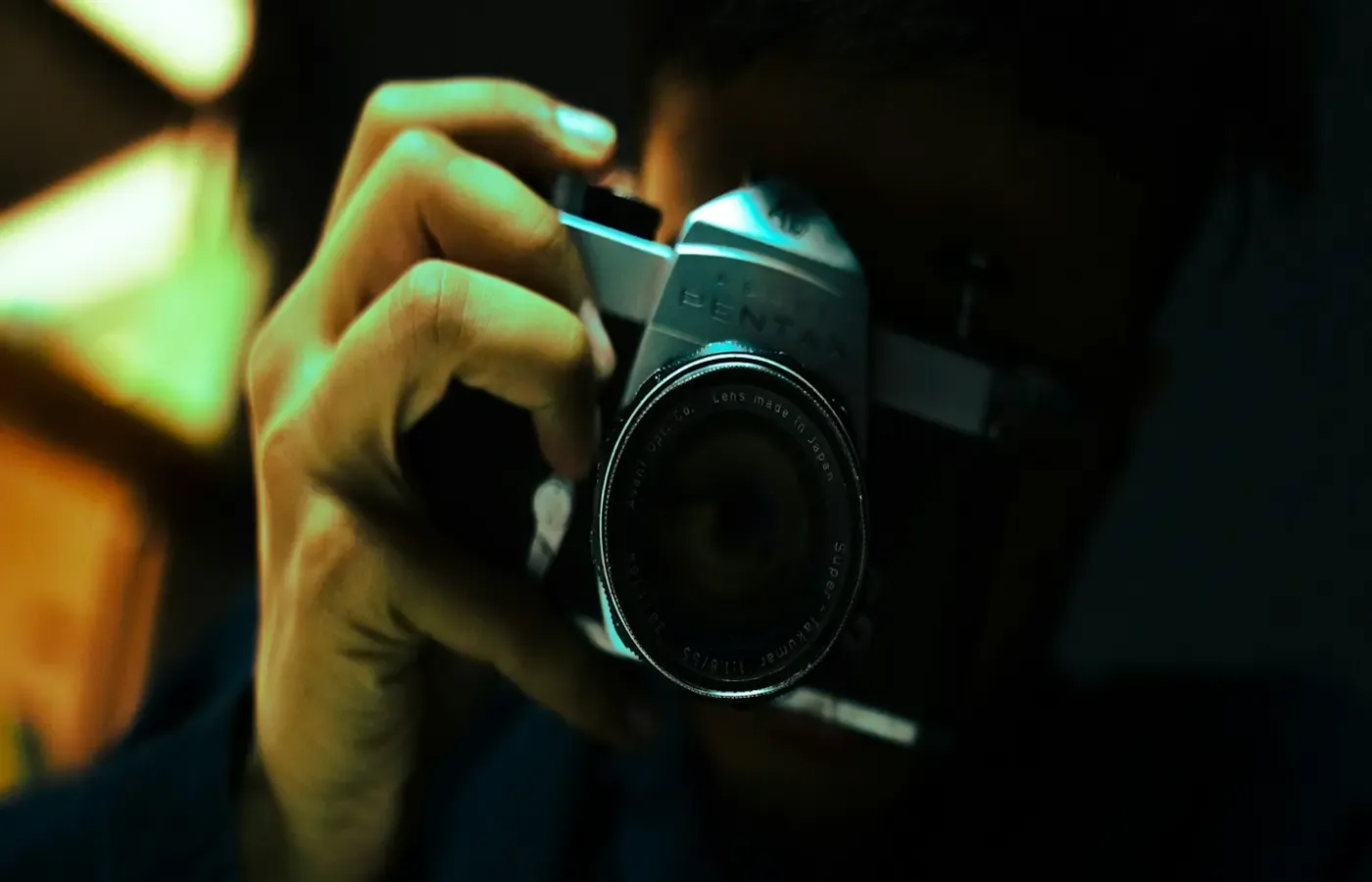 inspecting used mirrorless camera