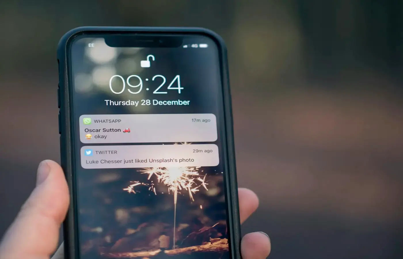 Older smartphone displaying an update warning