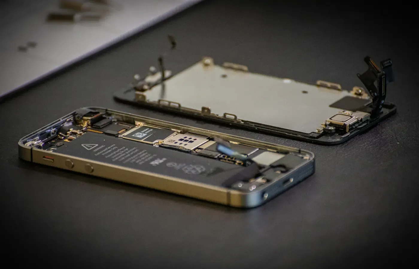 Inspecting a refurbished smartphone's condition